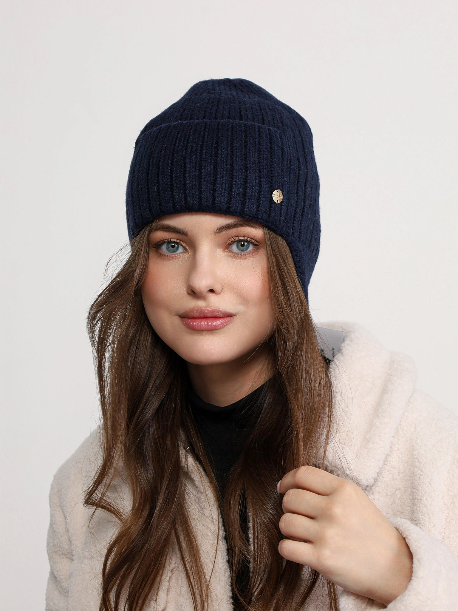 Шапка-ушанка из шерсти с акрилом с отворотом в ассортименте